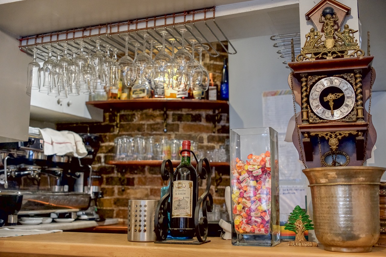 Comptoir de Baladna : machine à café, vin libanais et souvenirs du pays du Cèdre